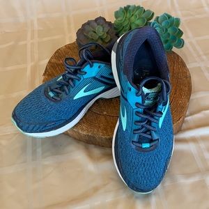 Brooks blue green athletic shoes in excellent condition.